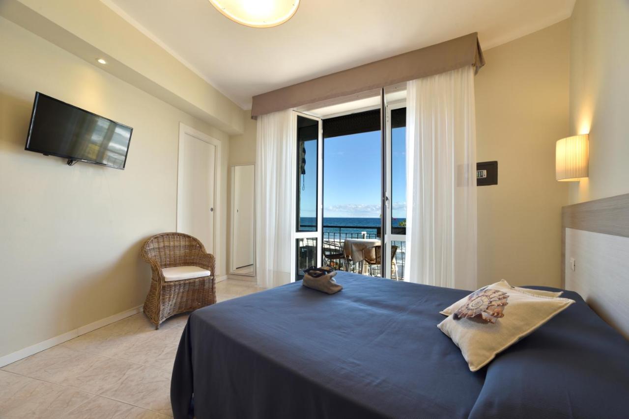 Hotel Bel Sit Alassio Bagian luar foto