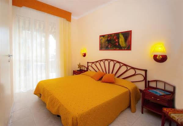 Hotel Bel Sit Alassio Bagian luar foto
