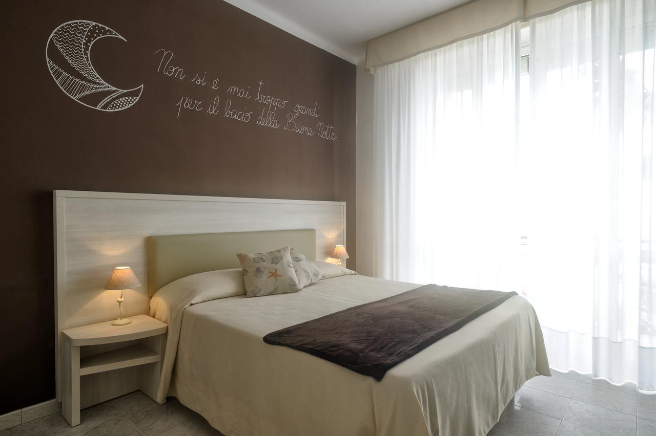 Hotel Bel Sit Alassio Bagian luar foto