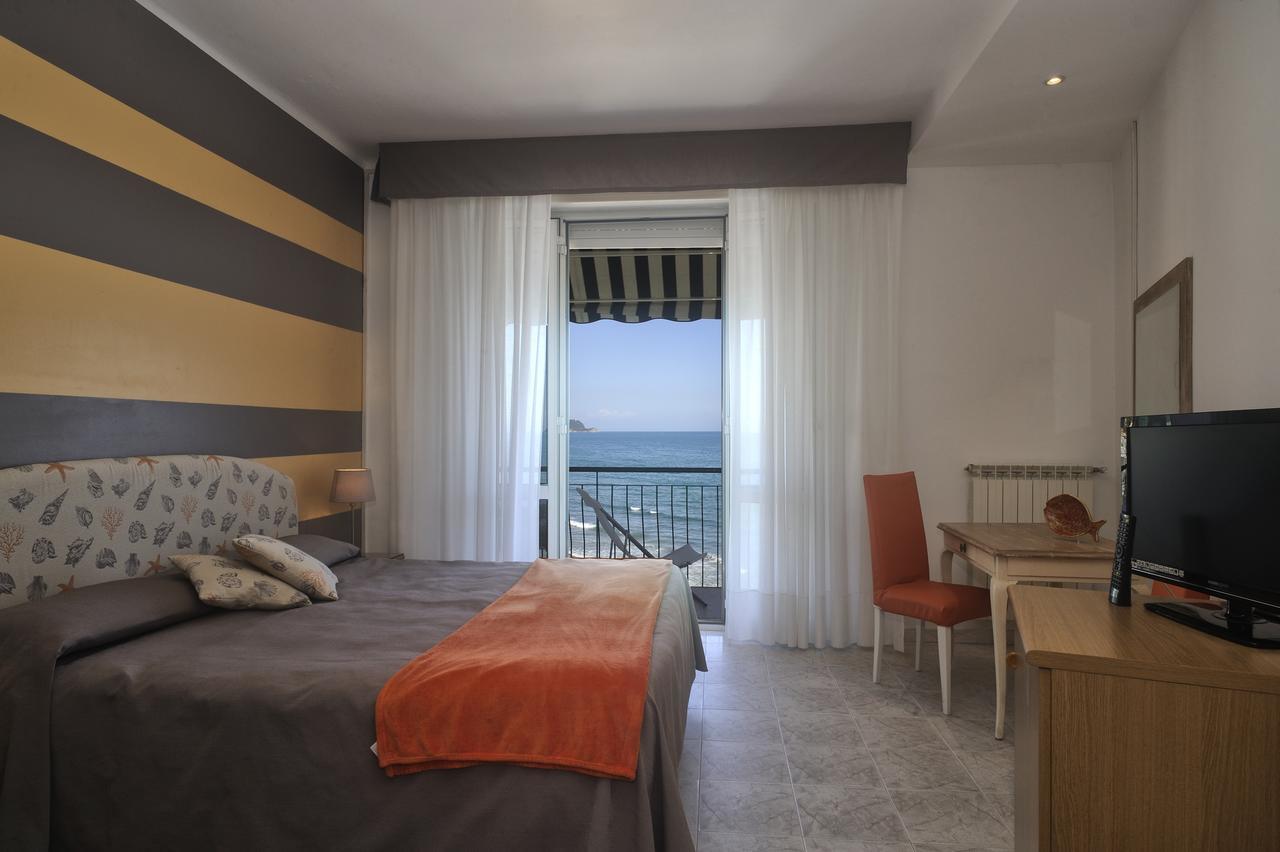 Hotel Bel Sit Alassio Bagian luar foto